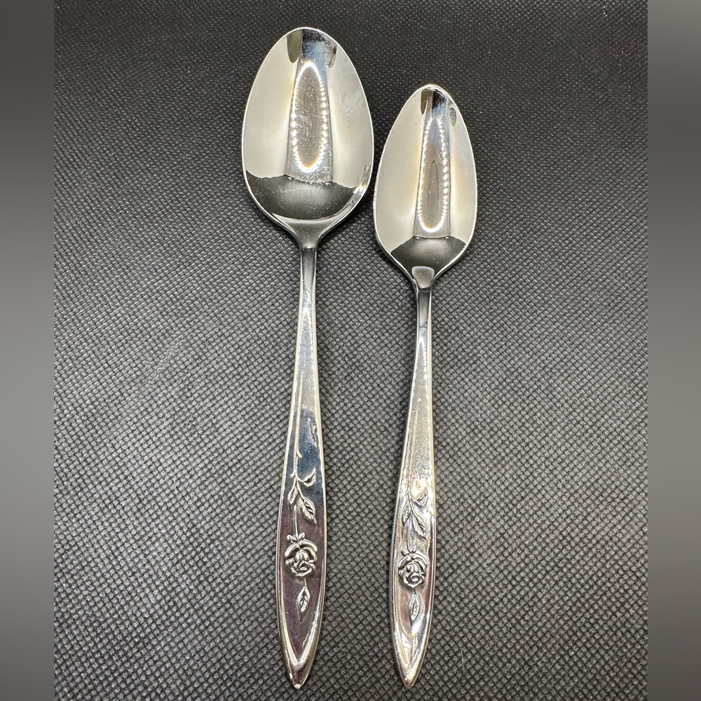 Oneida Silver Floral Flatware Set